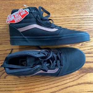 NWT Van’s Black and pink stripe Hightops